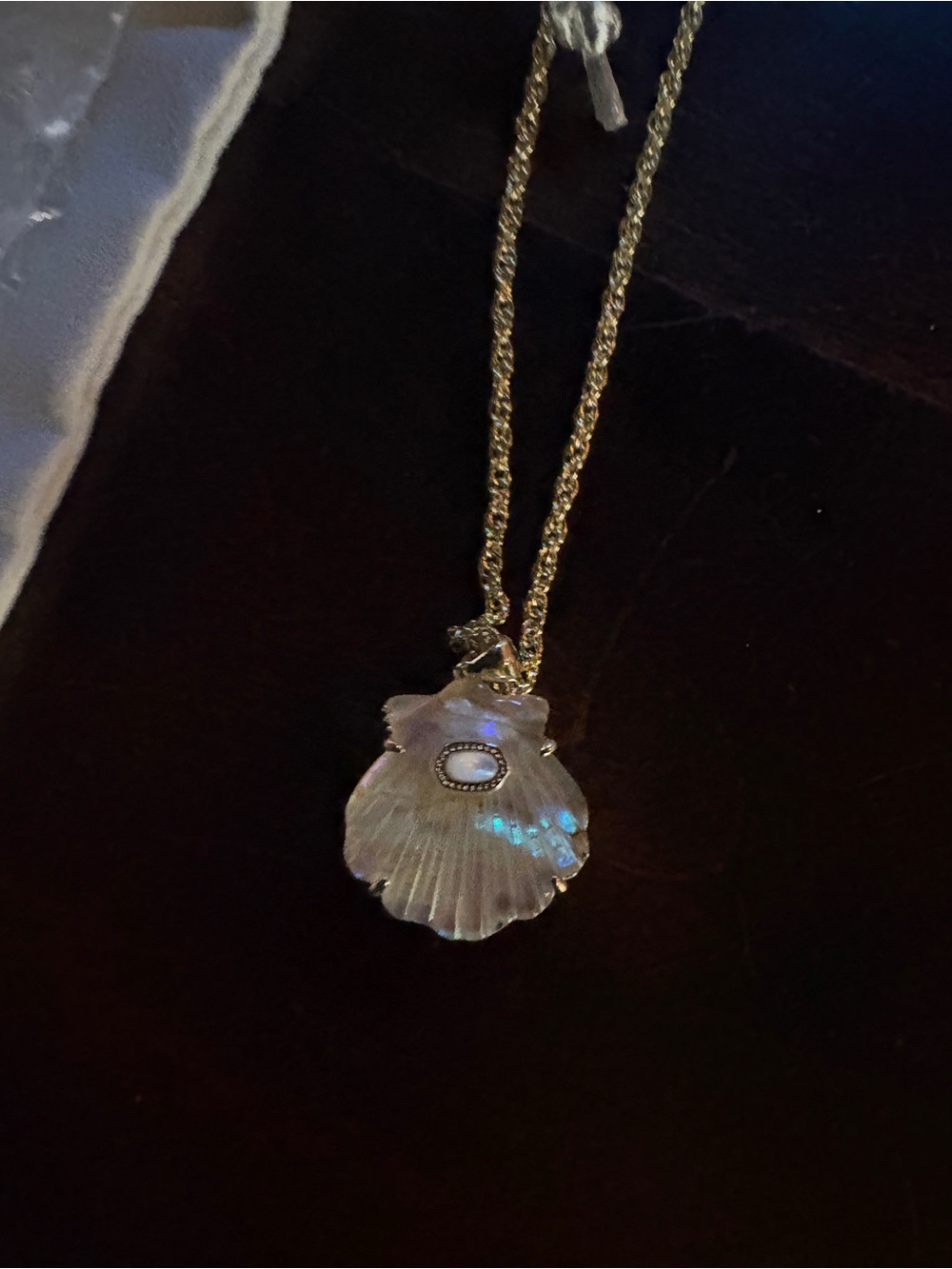 Kendra Scott Lucia Shell Gold Tone Iridescent Shell Pendant Necklace BNWT - Picture 4 of 8